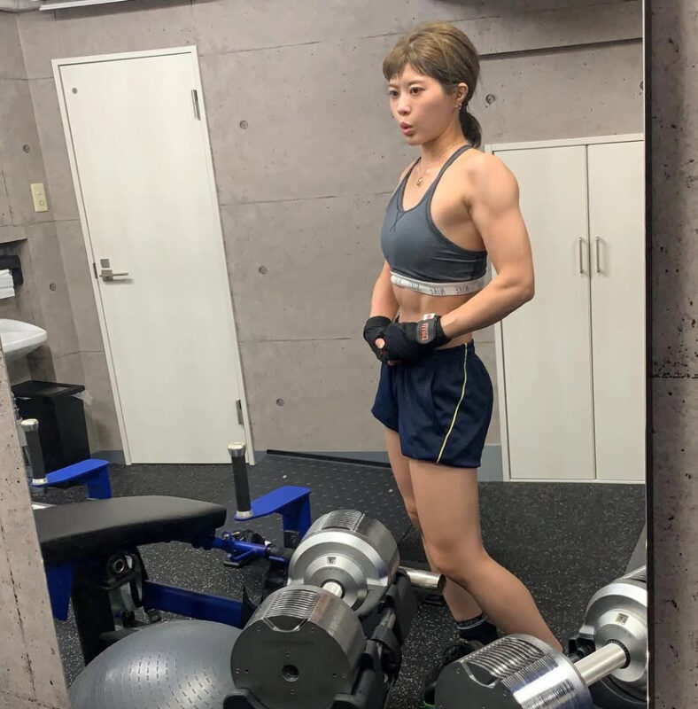 中尾真亜理の写真映えした筋肉とスタイル